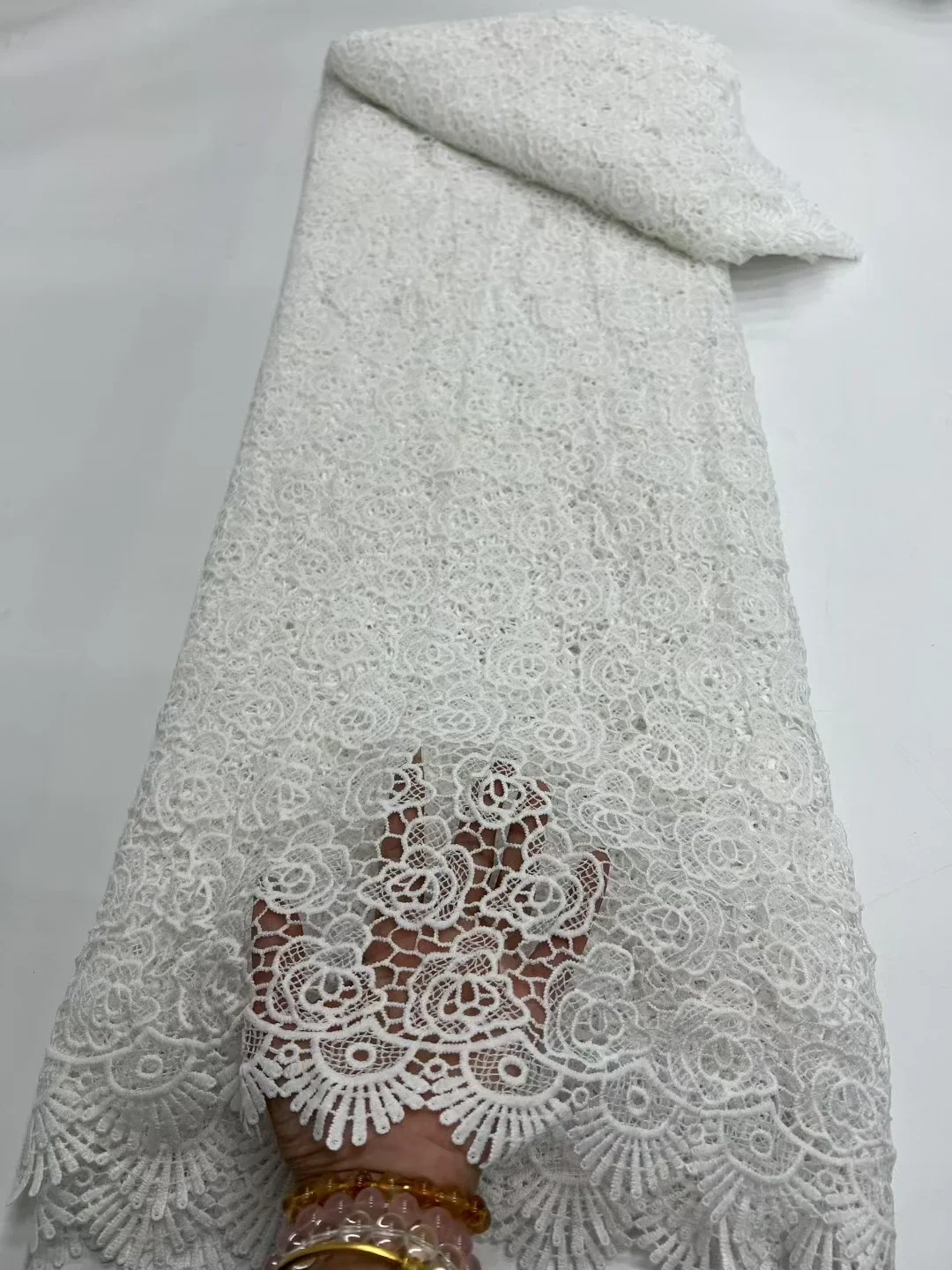 

Новое поступление, белая африканская водорастворимая тюлевая кружевная ткань, 2025 г., молочная шелковая сетка, нигерийская гипюровая кружевная ткань для платья LR25139