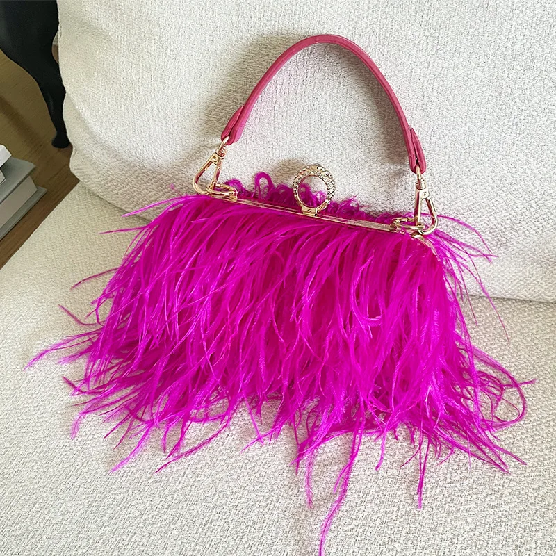 Bolso de mano de plumas de avestruz para mujer, Cartera de lujo con anillos de nudillos de diamantes, de noche, con cadena, para fiesta y boda, 2022