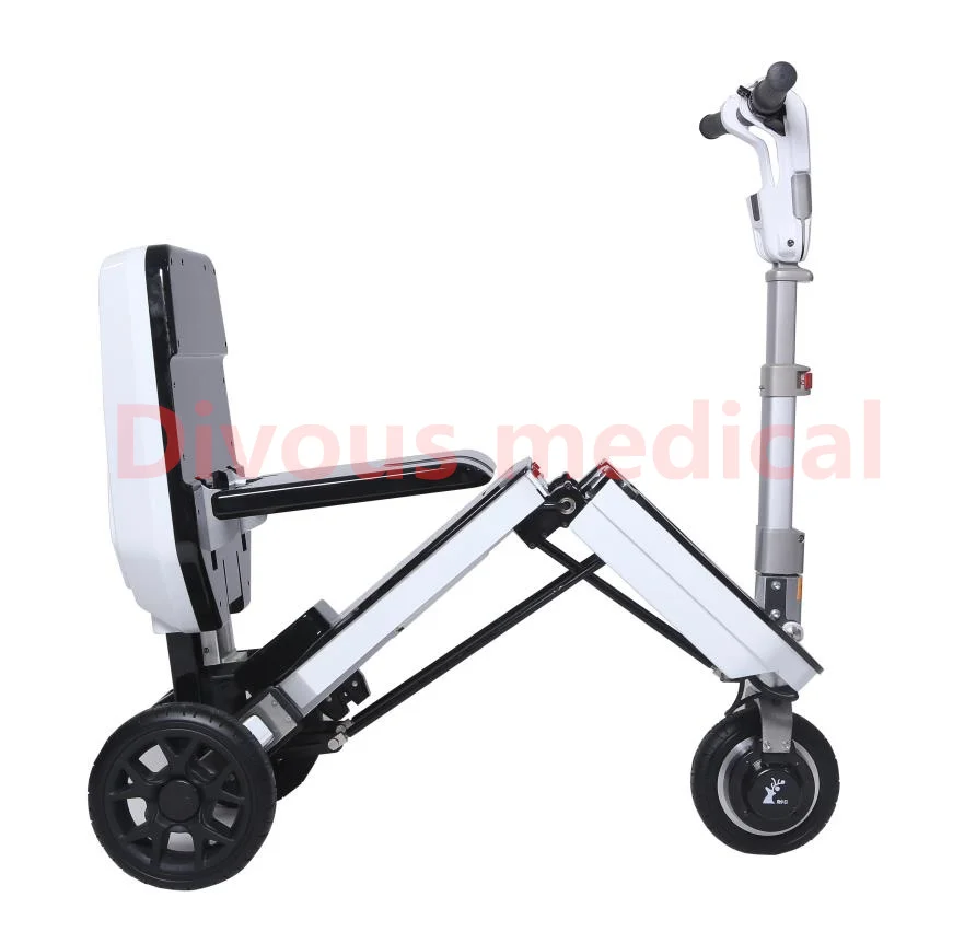 Neue modische, zusammenklappbare dreirädrige Elektroroller-Lithiumbatterie kann am Flugzeug getragen werden