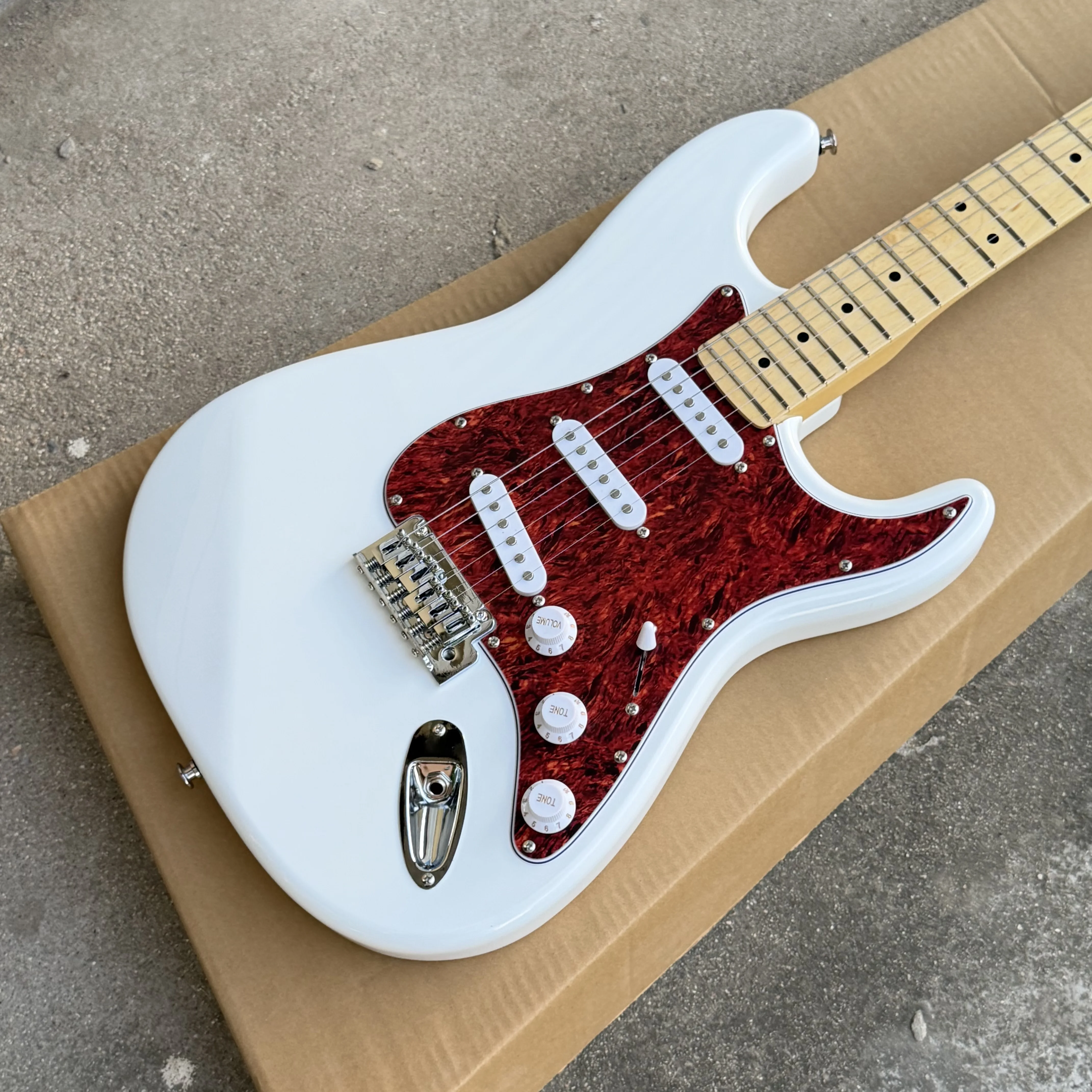 White St Guitar with Red Pearl Guard Maple Fingerboard SSS Pickups