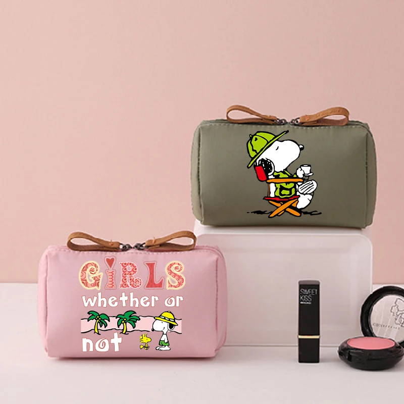 

Сумка для макияжа Snoopy, портативная водонепроницаемая косметичка большой емкости, модная сумка для хранения с рисунком аниме, подарок на день рождения другу