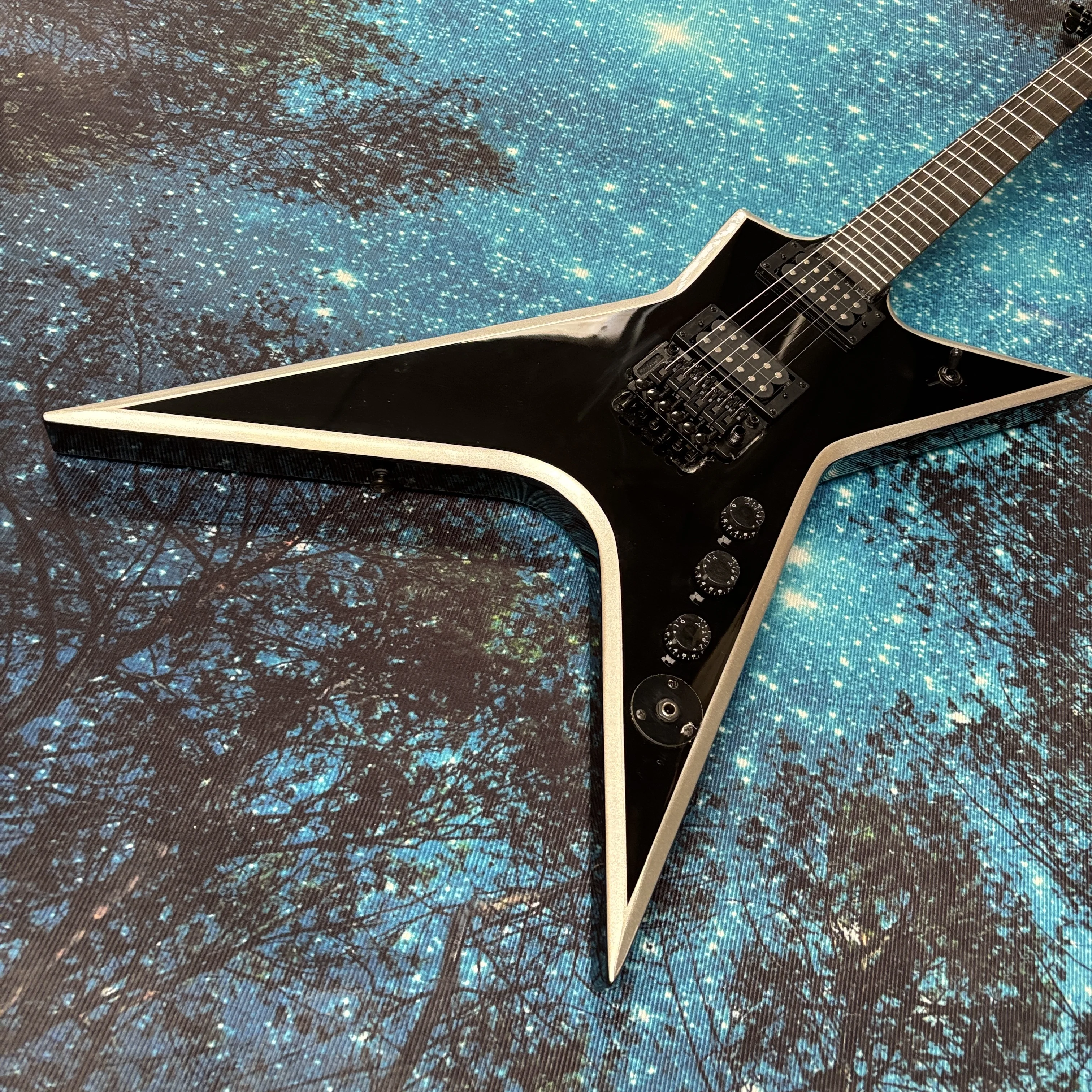 Silver-gray electric guitar, thin and fast-playing neck guitars, double-locking tremolo electric guitarra