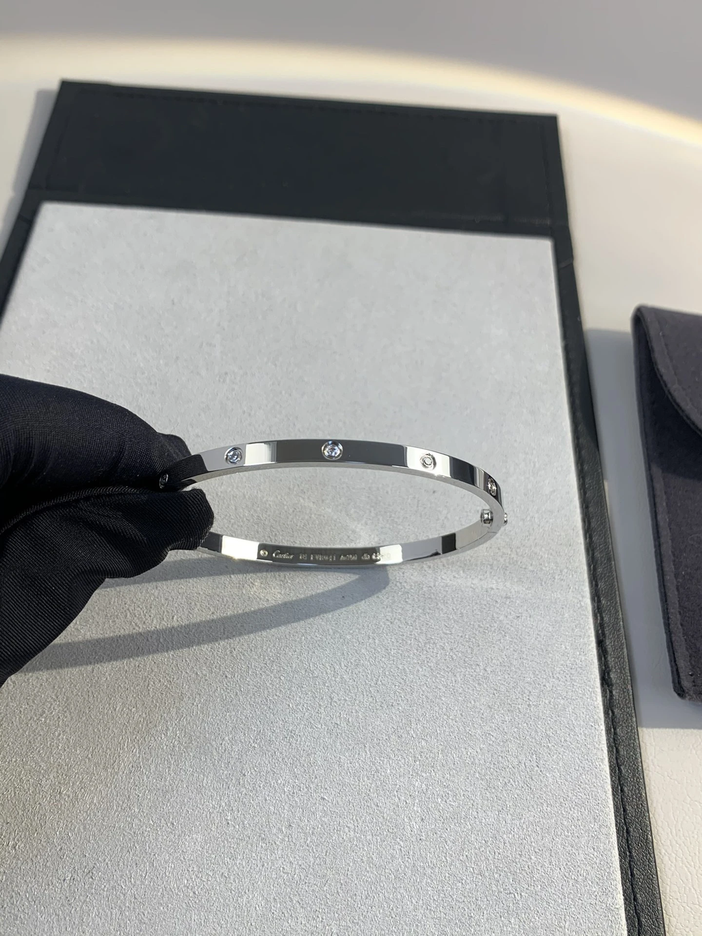 

Master Craftsmanship, Luxury Gift, 10 Diamond Heart Bracelet, 1mm Gold Plated Thickness, Hand-set Diamond Branded Bracelet