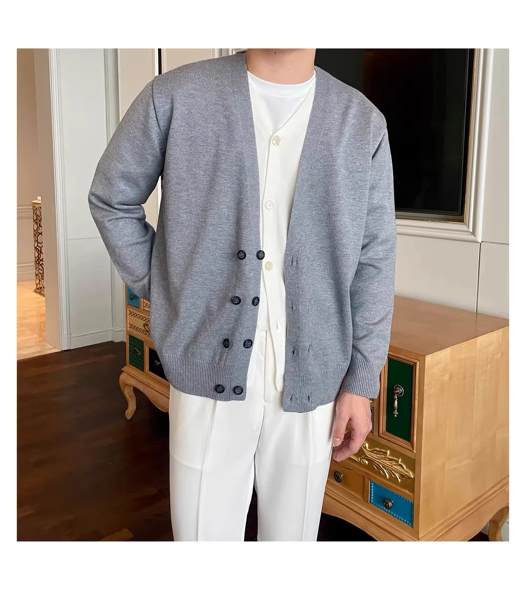 Gentle temperament fake two V-neck cashmere sweater cardigan loose versatile cashmere coat for men in spring and autumn.