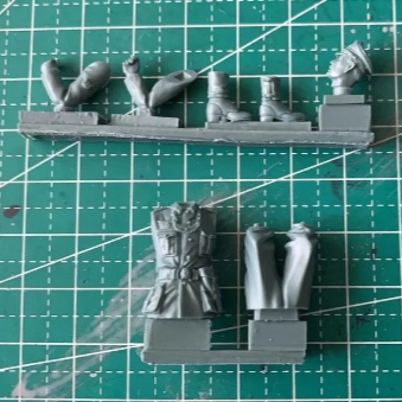 

1/35 Scale Die Cast Resin Figure Model Kits History Miniature Military Sculpture Officer Unassembled and Unpainted DIY Toy