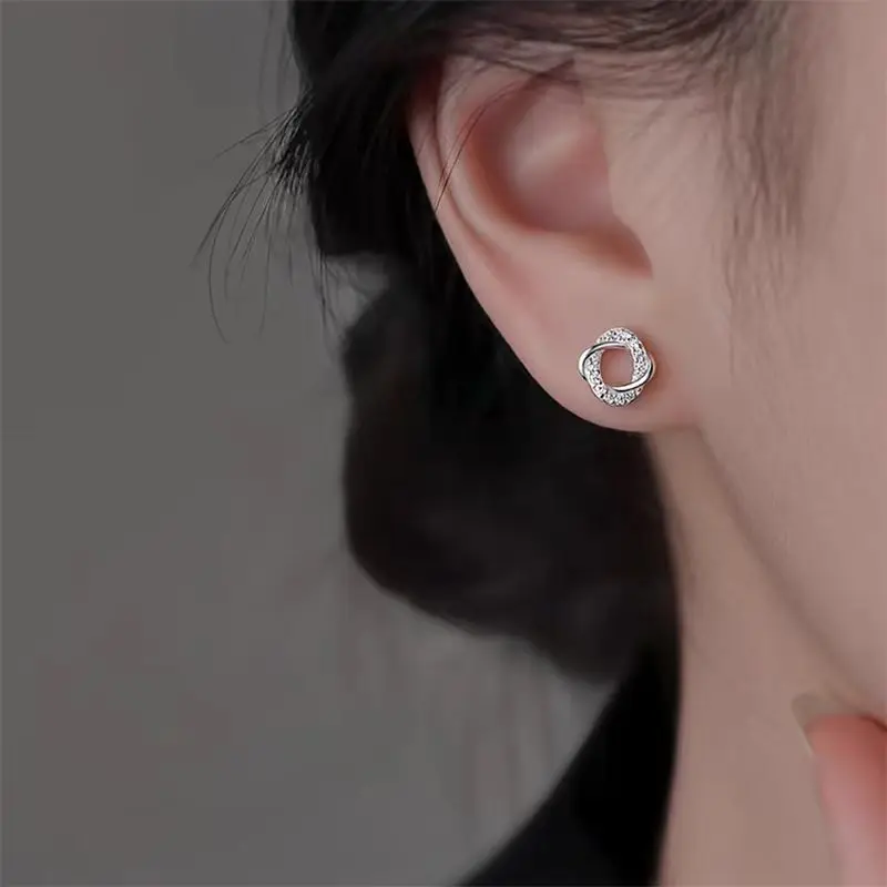 

2026 New shiny and fashionable pure silver inlaid with small zircon hollowed-out round stud earrings, women's geometric line wou