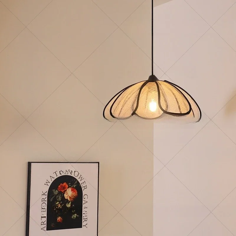 

French retro restaurant chandelier wabi wind bedroom study light medieval art high-end design flower lamp