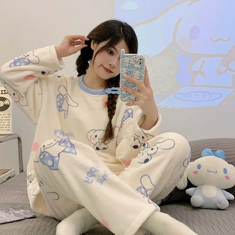 

Женские пижамы Hello Kitty, зимние, из кораллового флиса, теплая домашняя одежда, студенческая одежда, пижамы с мультяшными персонажами Kuromi для девочек, Kawaii