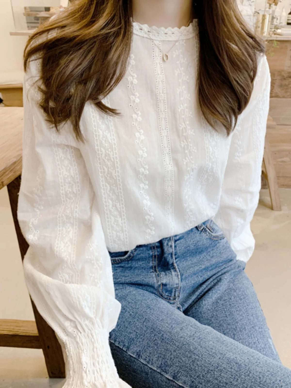 

Design Sensation Women's Lace Base Shirt Inner Wear Lantern Sleeve Soft Shirt Spring Autumn Straight Tube Long Sleeve round Neck
