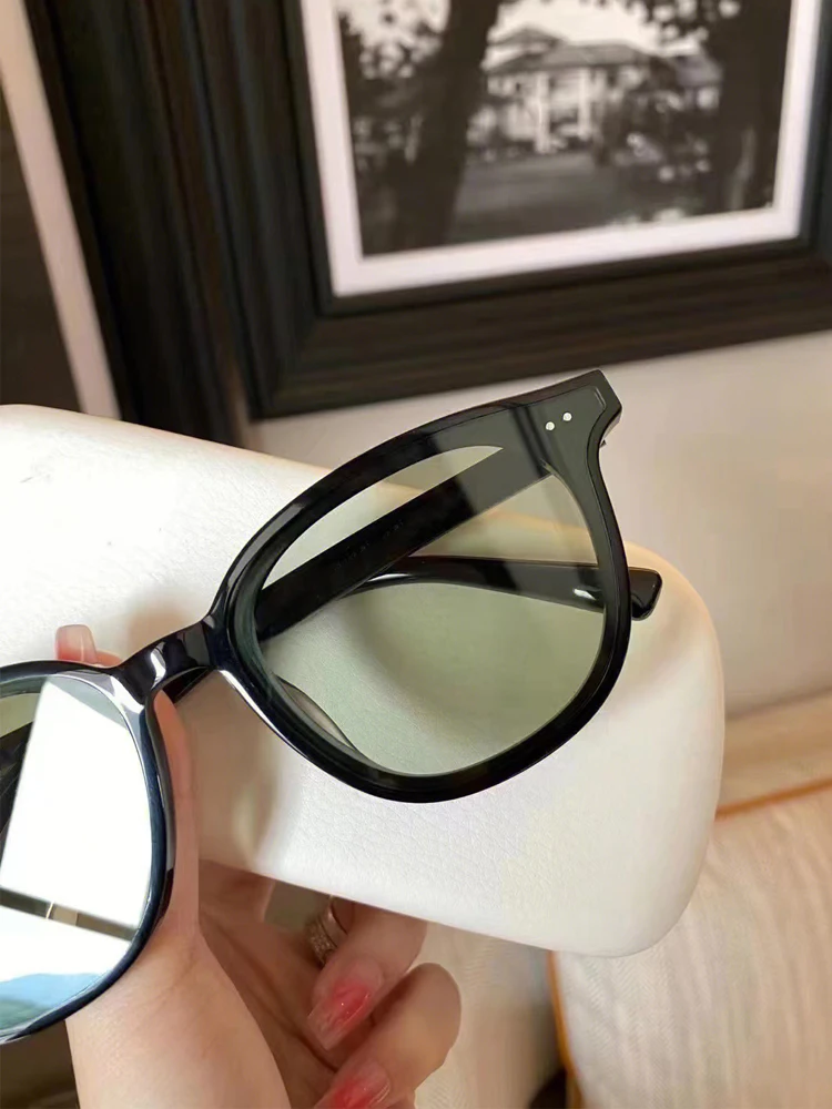

Faionable Tea-Colored Sunglasses ex Retro Sle UV Protection Comfortable Fit Ele Design for Driving And Sun Protec...