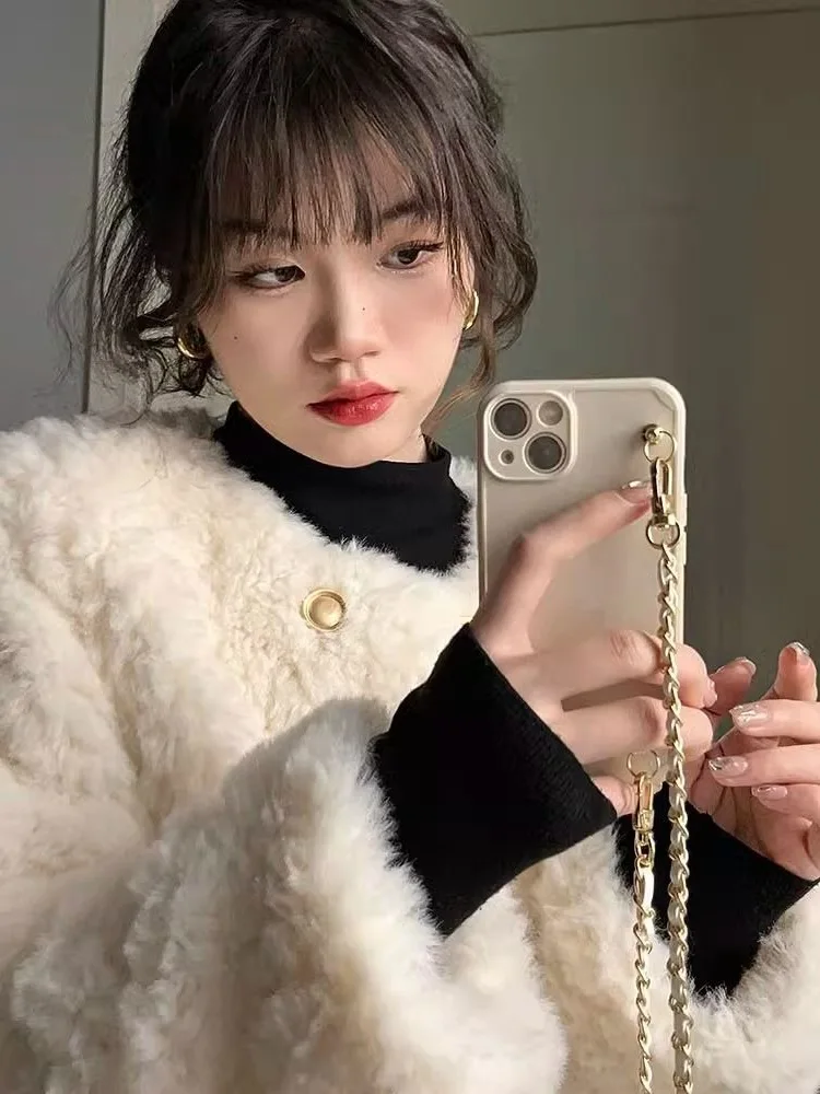 

Lamb Wool et Girls Woman Festive Celebratory Holiday Occasion Special Ceremonial Ritual Traditional Cultural Religious Warm