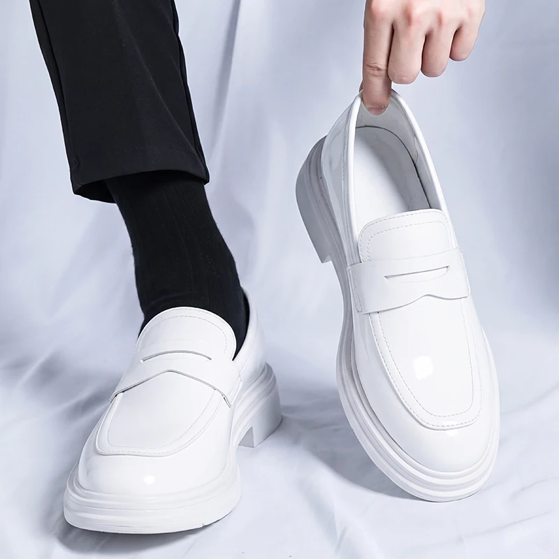 Classic White Brand Autumn New Patent Leather Men's Shoes Korean Version Fashionable Thick Soled Non Slip Casual Leather Shoes
