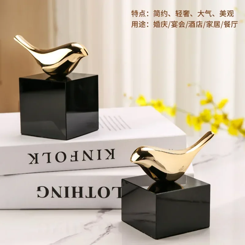European light luxury animal bird ornament ornament, high-end home living room metal decoration crafts