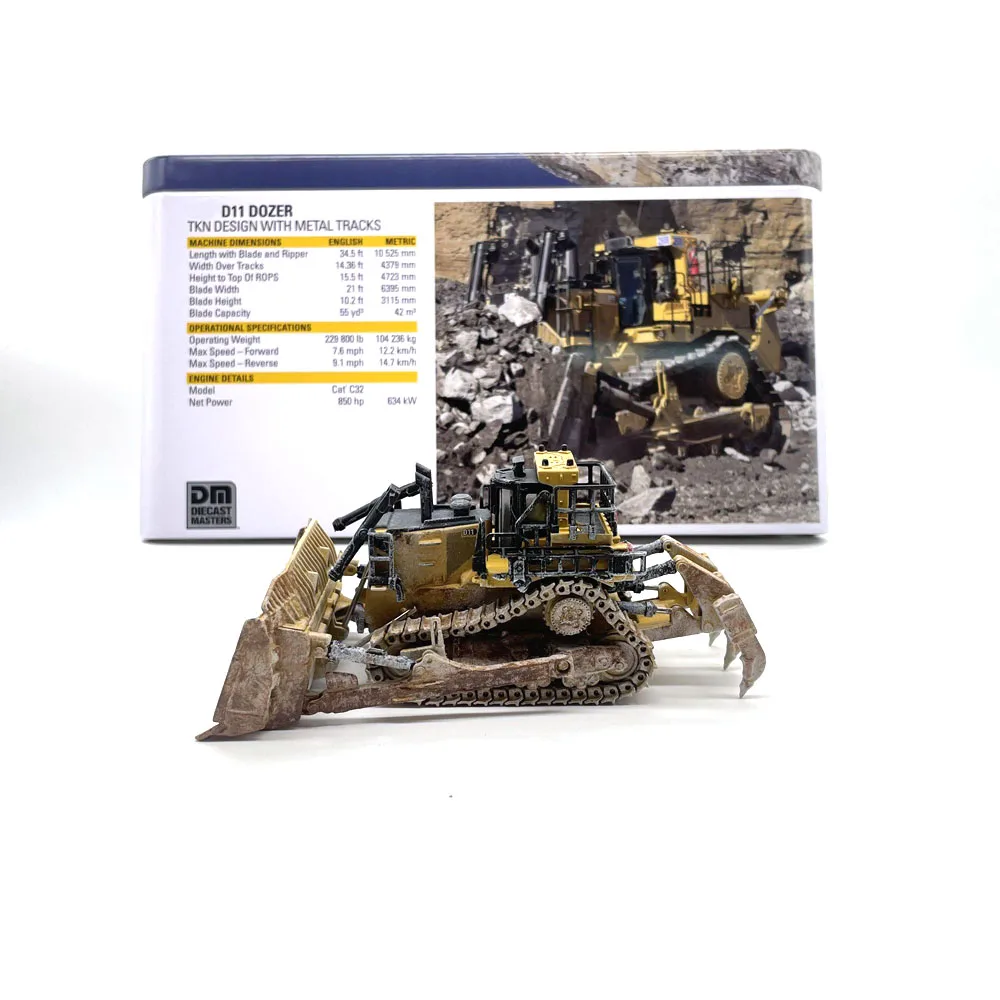 

2 Color 1:87 "D11" Dozer - TKN Design with Metal Tracks toy gift engineering vehicle collection model DieCast Masters DM 85777
