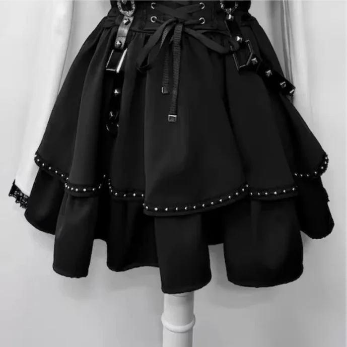 

Новинка Весна 2026: Японский готический комплект в стиле субкультуры с заклепками и кружевом – милый жилет, базовая рубашка и черная короткая юбка на шнуровке