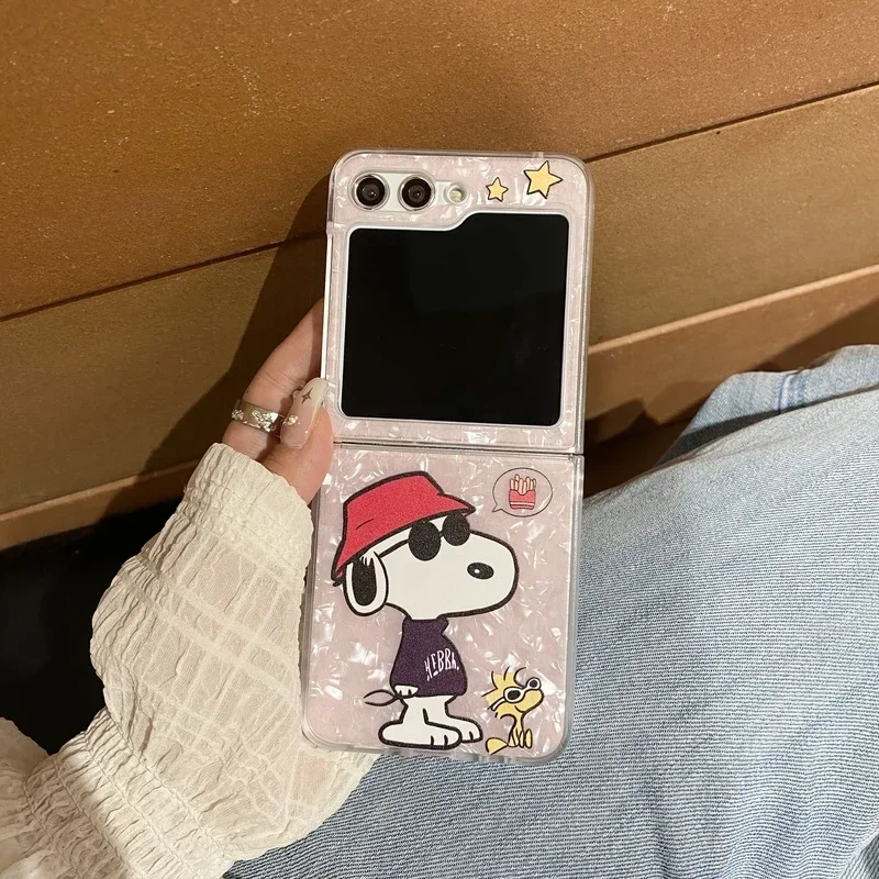 Funda de teléfono marrón con dibujos animados de Peanut Snoopy Charlie para Samsung Galaxy Z Flip 6 5, funda suave de TPU para Z Flip 3 4 con cordón