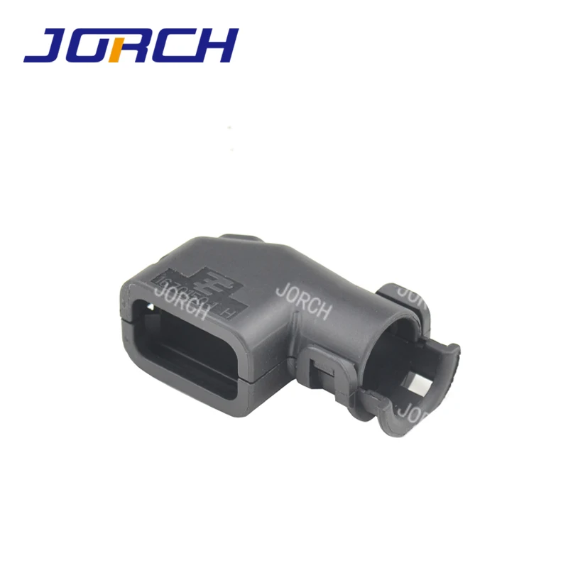 TE Connectivity / AMP 1670150-1  Automotive Connector Covers  Cable Exit Angle 90 Right Angle
