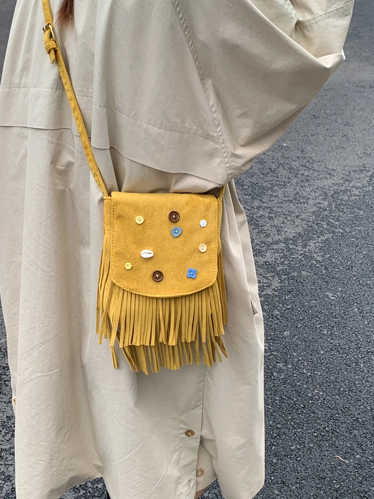 Torebka Mini z Frędzlami Retro Matowa Kolorowa Zapinana na Guzik Torba na Ramię Modna Uniwersalna Torba Damska Mała Kwadratowa Torba do Pracy Nowość 2025