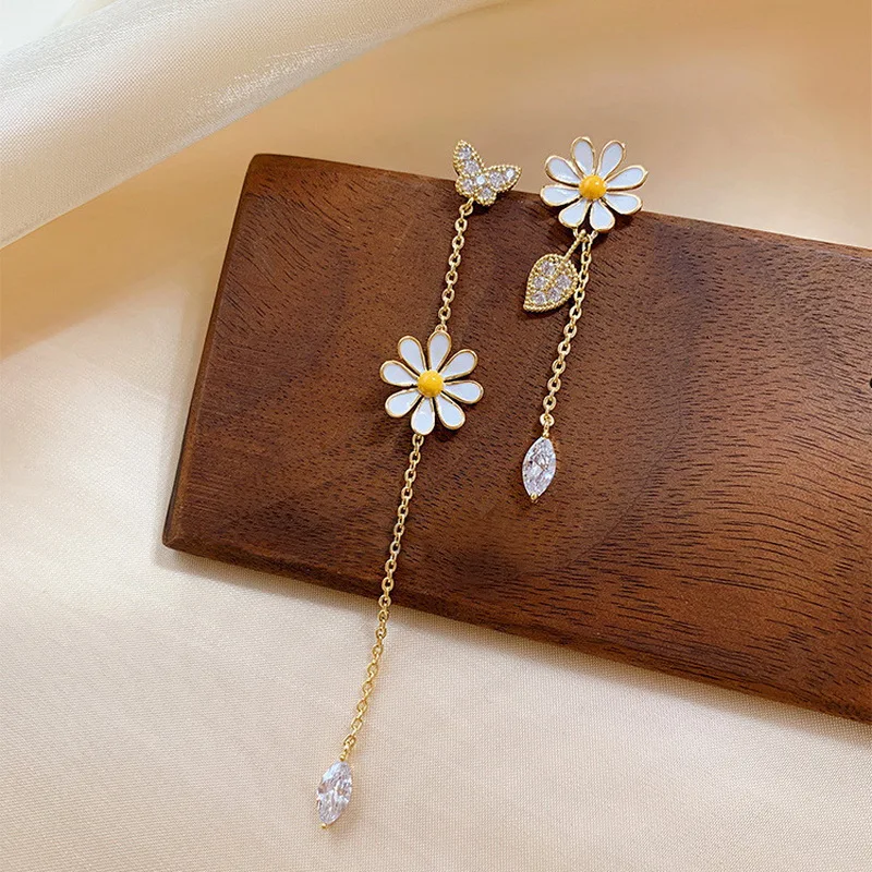 Neue koreanische Ohrringe im Gänseblümchen-Stil für Damen, asymmetrische, zarte Blumenohrringe, süßes Schmuckgeschenk – Detail 1
