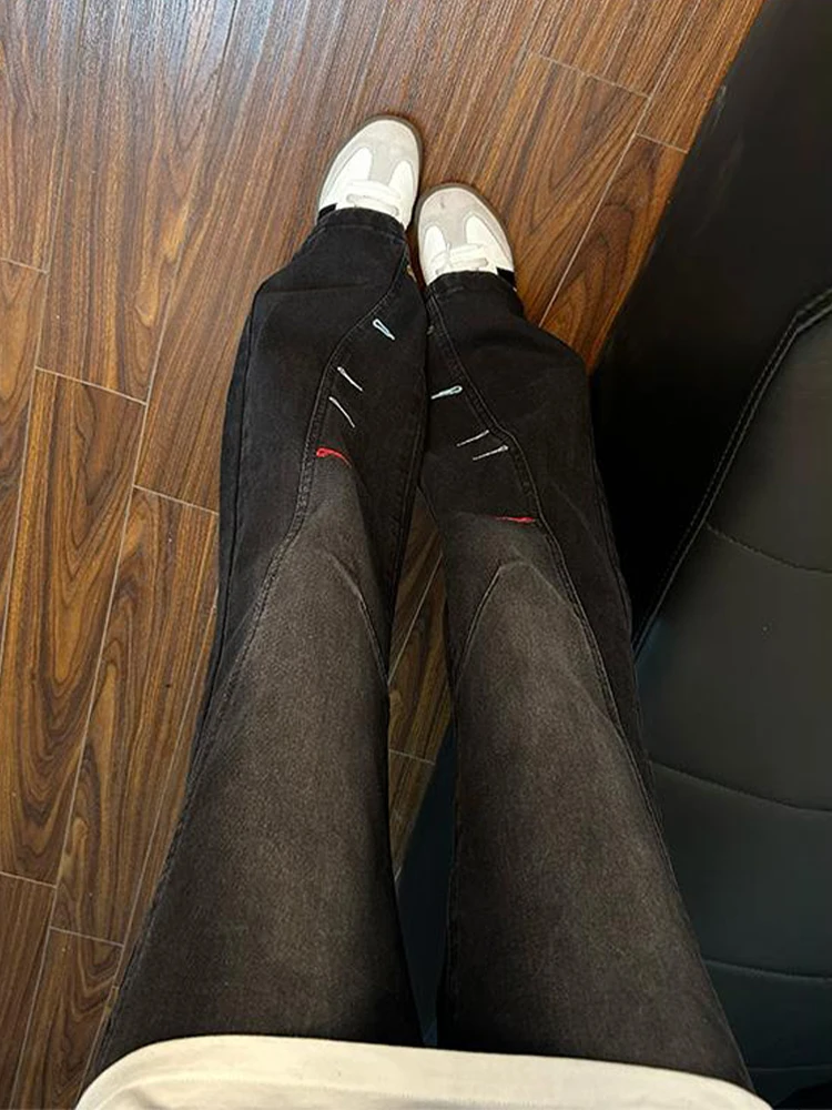 

Стильные мужские джинсы прямого кроя с вышивкой, весенняя коллекция, крутой дизайн, с косыми пуговицами, в американском стиле, с расклешенными штанинами.