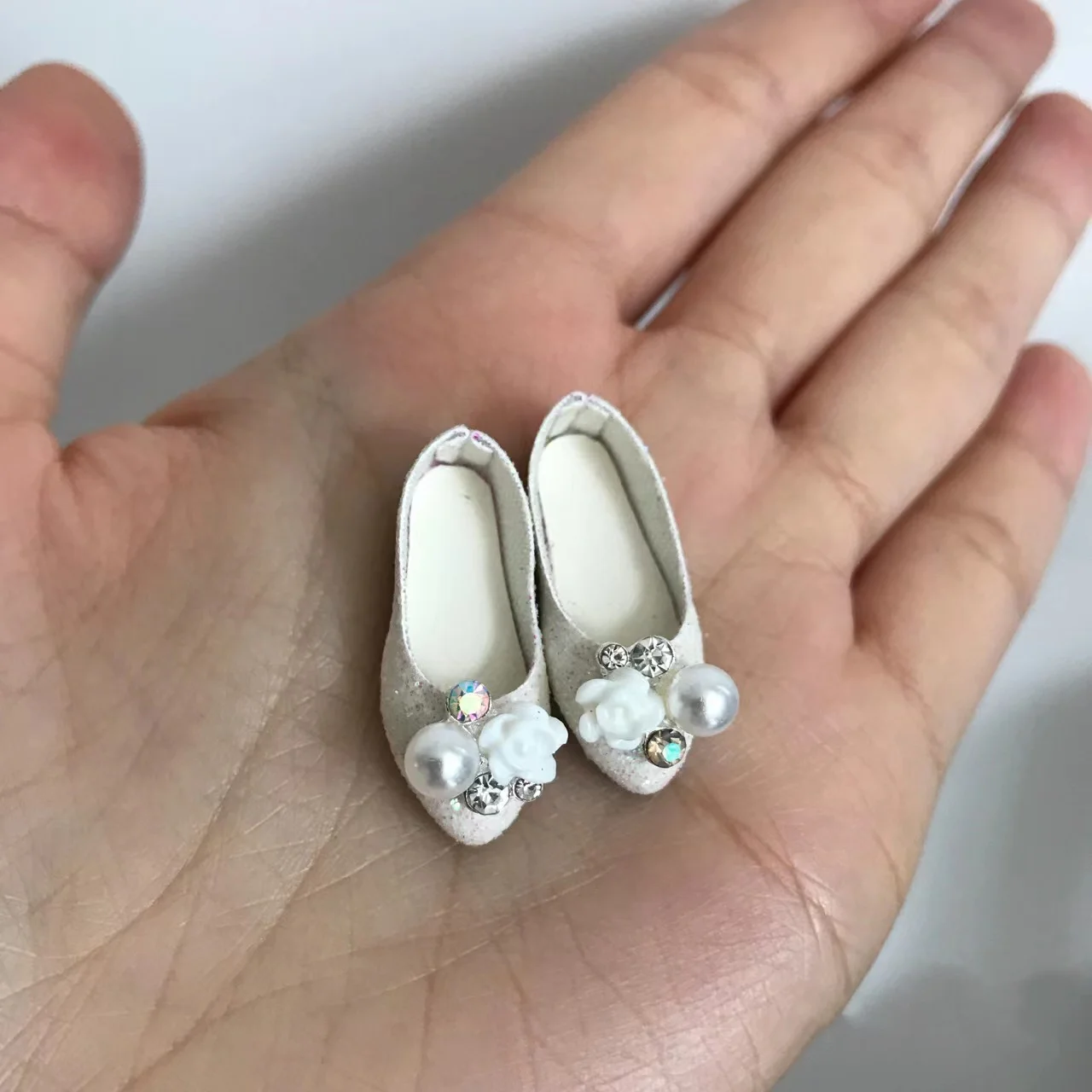 

Handmade BJD Blythe Silver glitter Horse Buckle shoes (Fit Ob24、azone、MMK、Jenny、Licca)