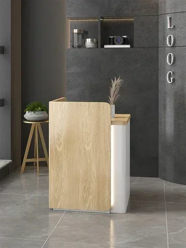 Небольшая стойка магазина одежды Простой современный бар из нержавеющей стали Стойка регистрации компании