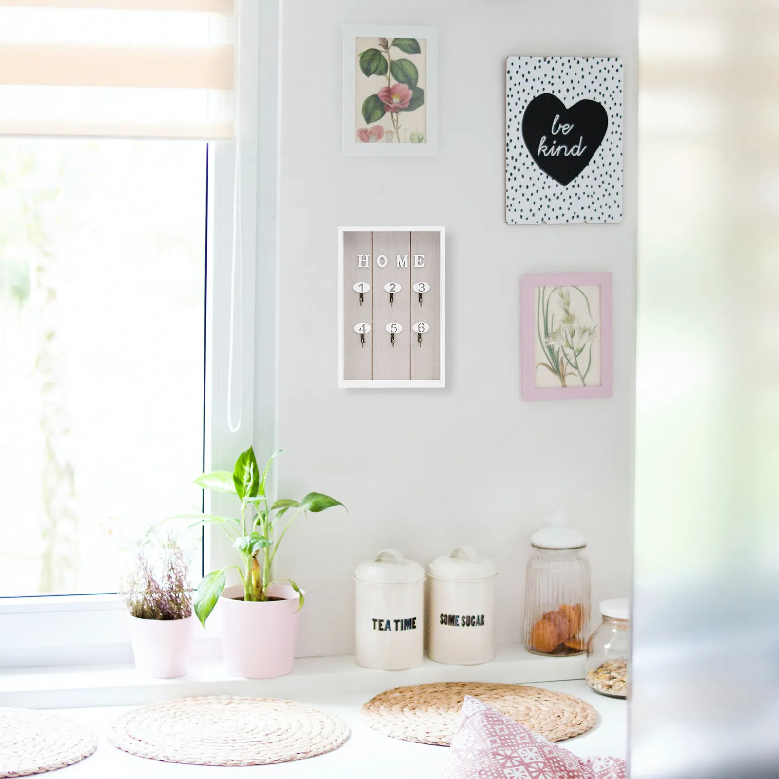 1Pcs Nordic Wall Hanging Key Box High Quality Multi-Function Decorative Home Entryway Key Storage Organizer Wall Storage Box