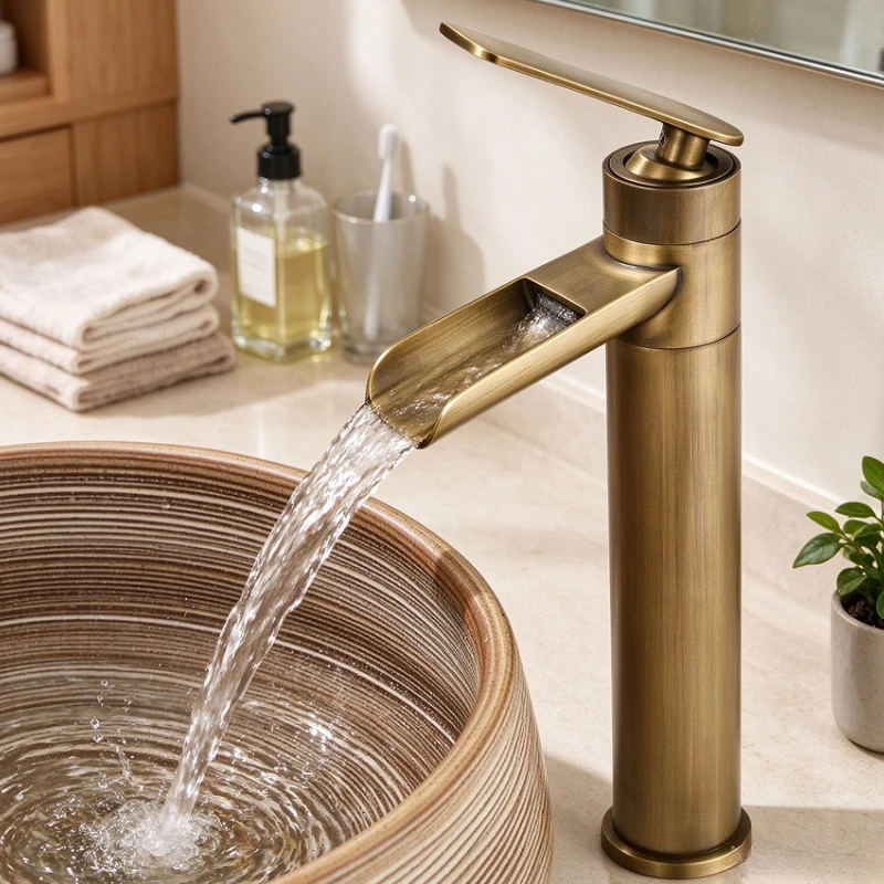 Basin Faucets Antique Brass Faucet Bathroom With Single Handle Vintage Deck Mount Torneiras Hot Cold Bath Mixer Water Tap