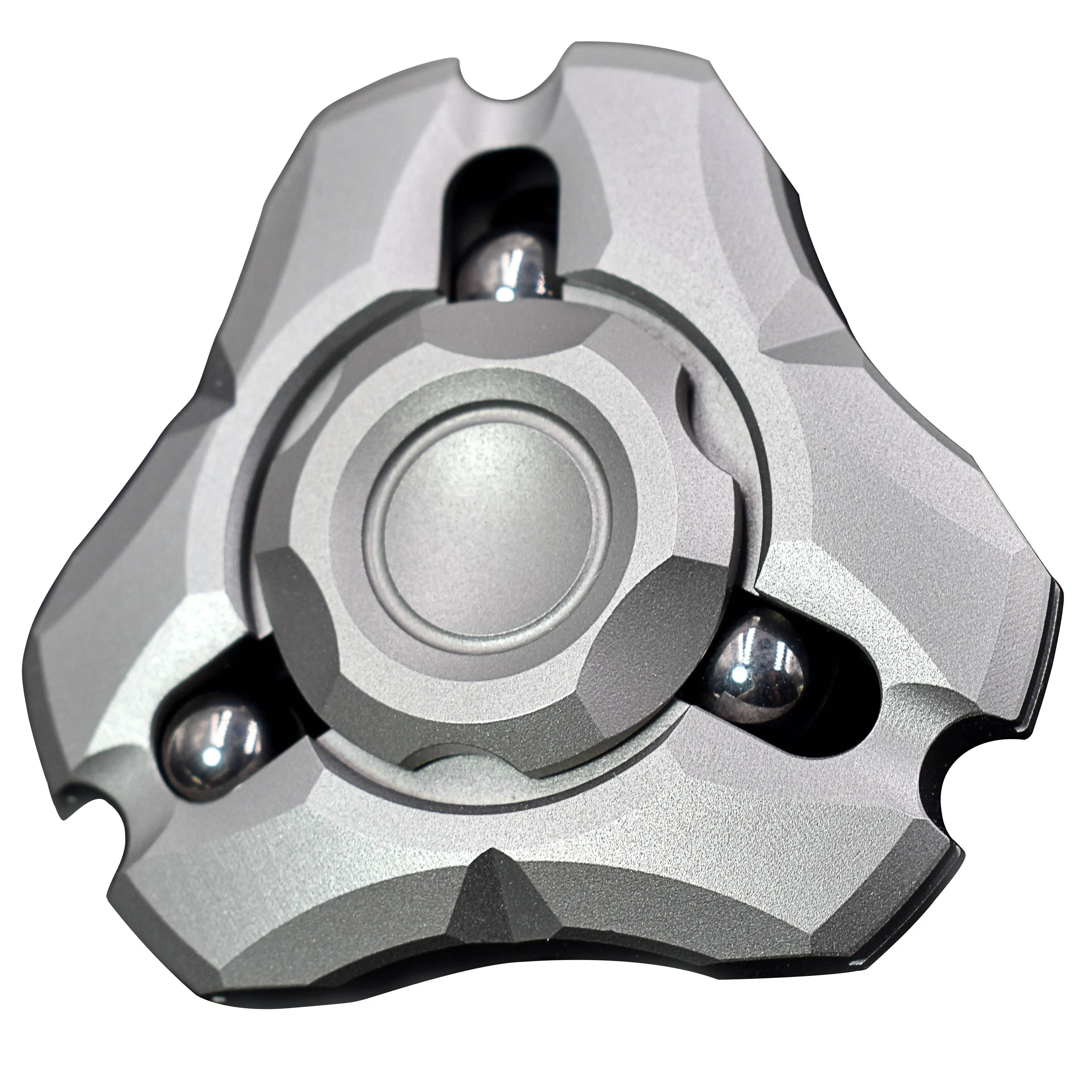 EDC refers to a stainless steel fidget spinner pulsing three-page spiral edc metal toy as a decompression gift