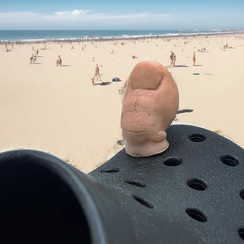 クリエイティブな3D靴の装飾バックル,日曜大工のアクセサリー,足の親指,個性,面白い穴,チャーム,穴