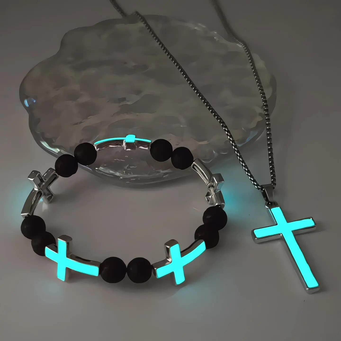 

Glow-in-the-Dark Cross Jewelry Set For Men Women Cool Fashion Fluorescent Bracelet and Necklace Funny Gifts For Girls and Couple