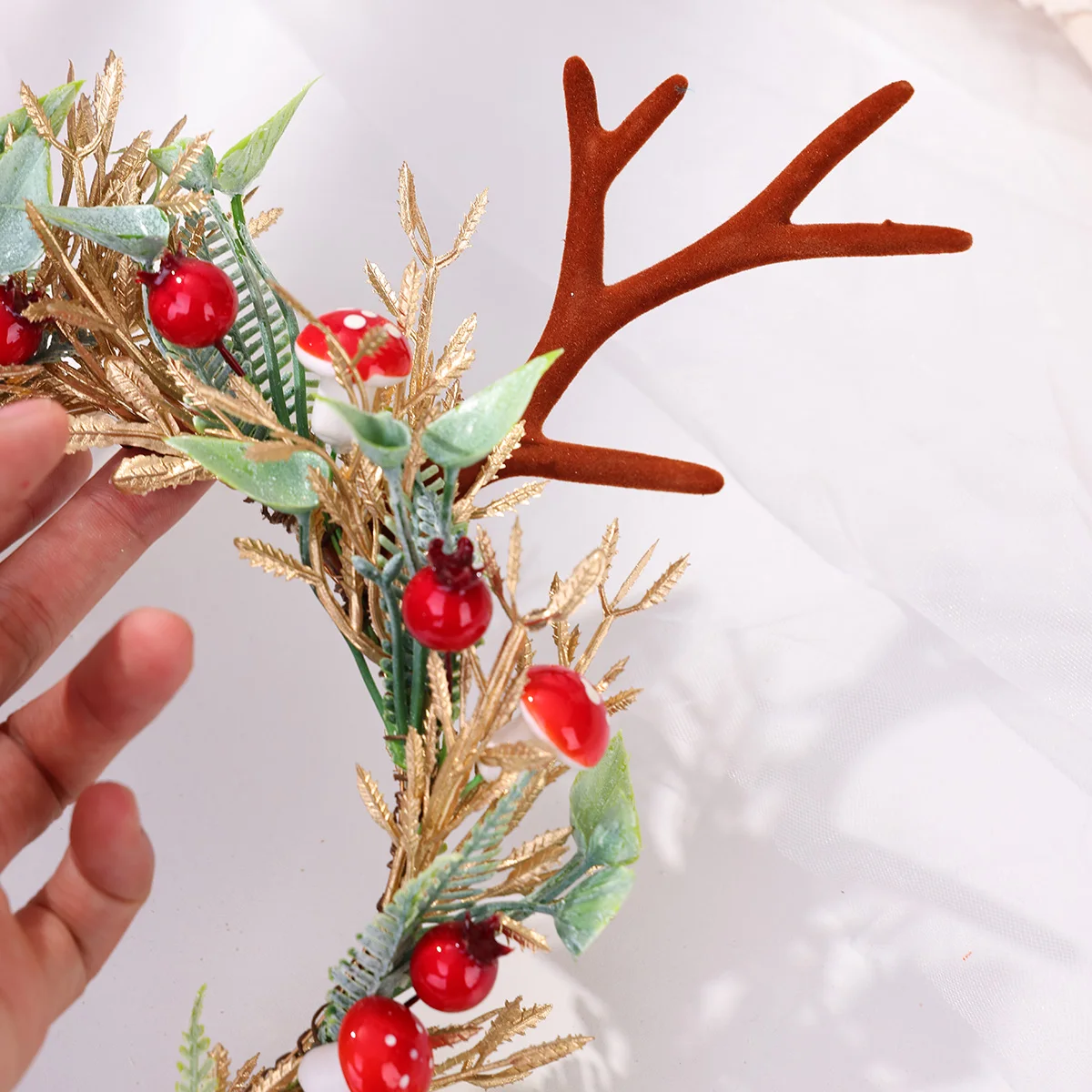 عصابة رأس على شكل فطر قرن الوعل على شكل غزال واقعي مصنوعة يدويًا لعيد الهالوين وعيد الميلاد والحفلات والولائم، مناسبة للأزياء النسائية