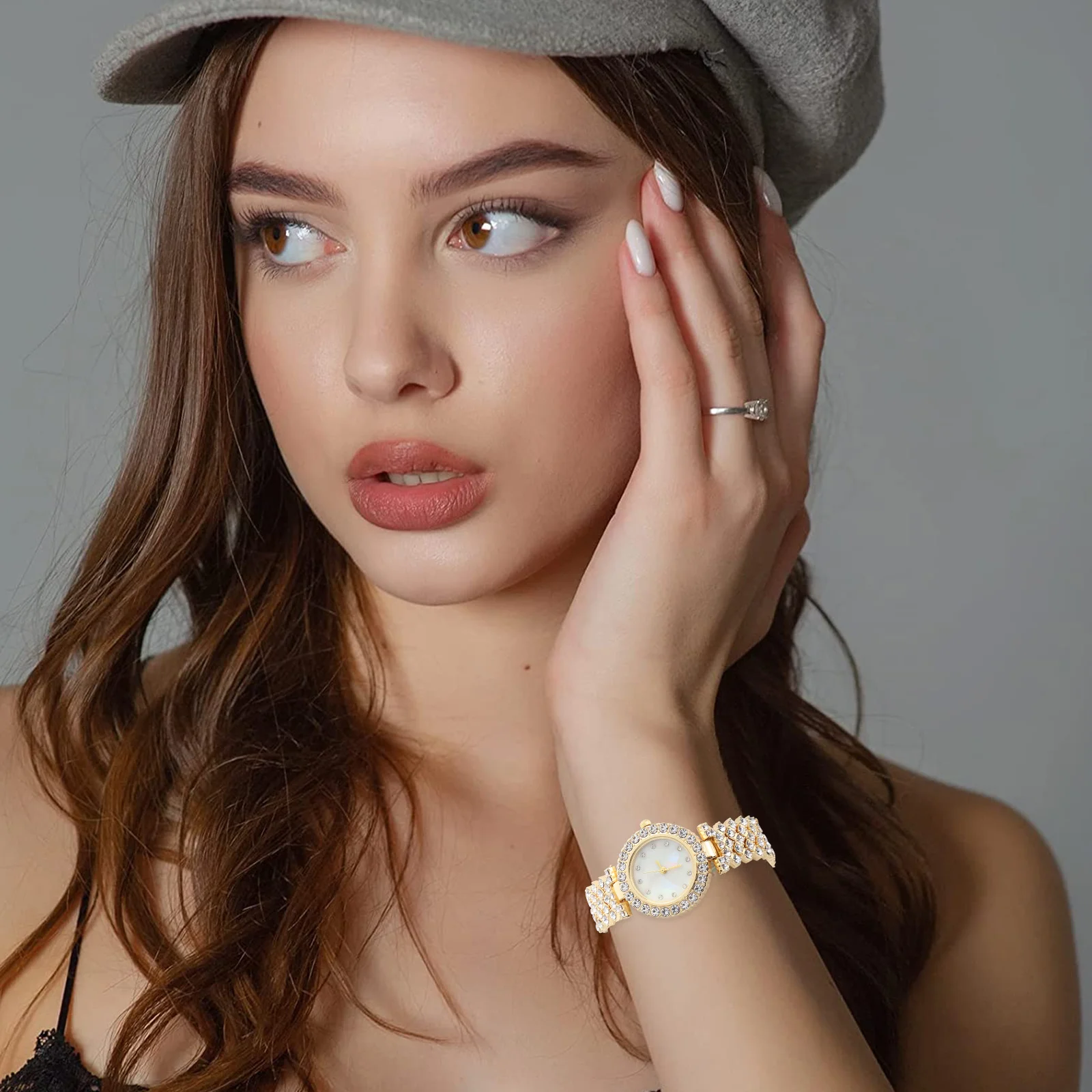 Montre en diamant pour femmes, strass dorés délicats, bracelet réglable, Design élégant, adapté à la fête