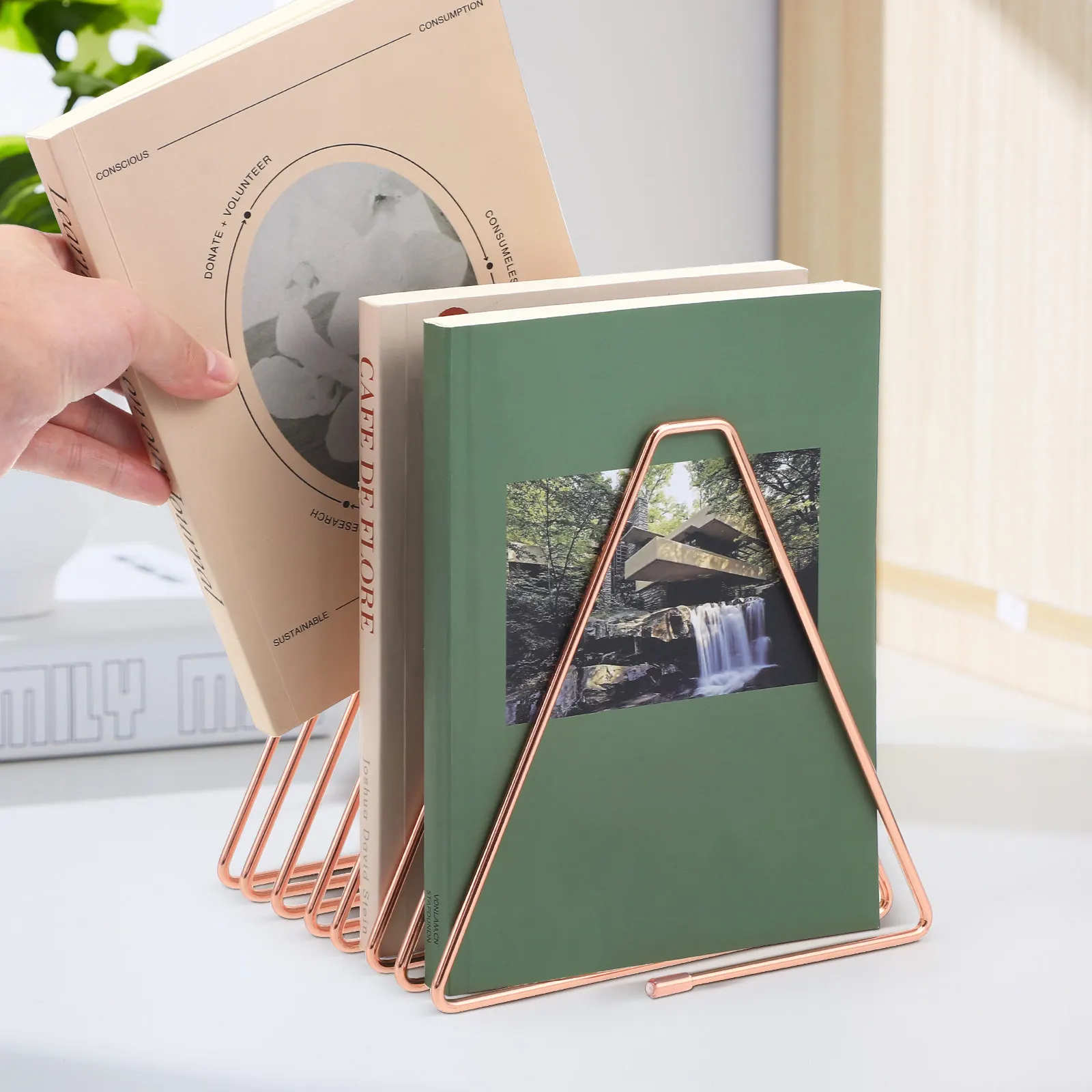 Adjustable Metal Magazine Holder Wire Desktop File Organizer Triangle Book Stand Desk Magazine Rack Album Display Organizer