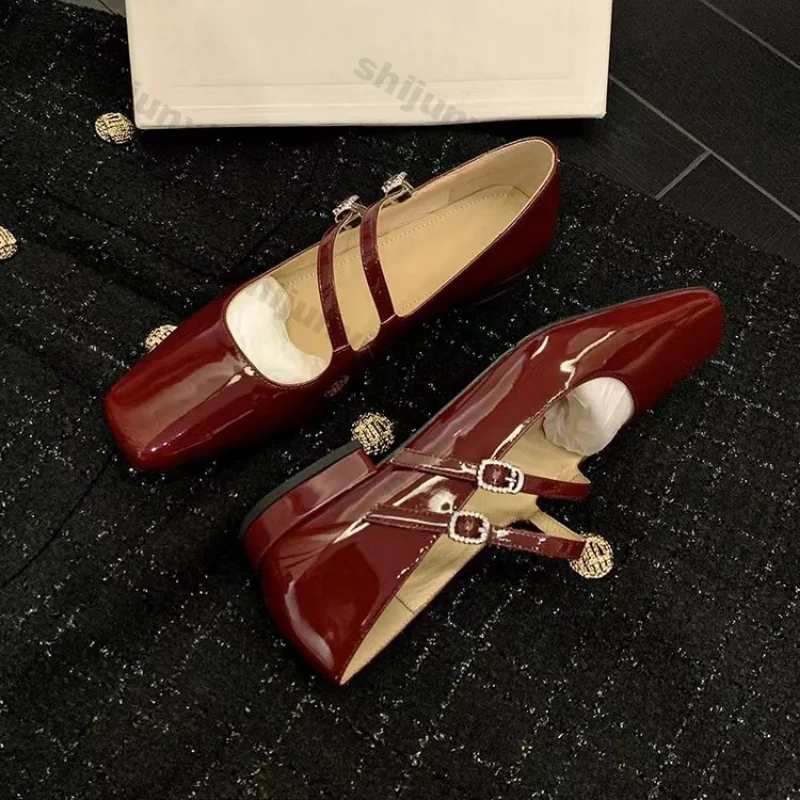 Zapatos planos Allet de color rojo vino con doble hebilla para mujer, zapatos Mary Jane con punta cuadrada de nuevo diseñador, zapato individual informal de suela suave y cómodo para mujer 2025