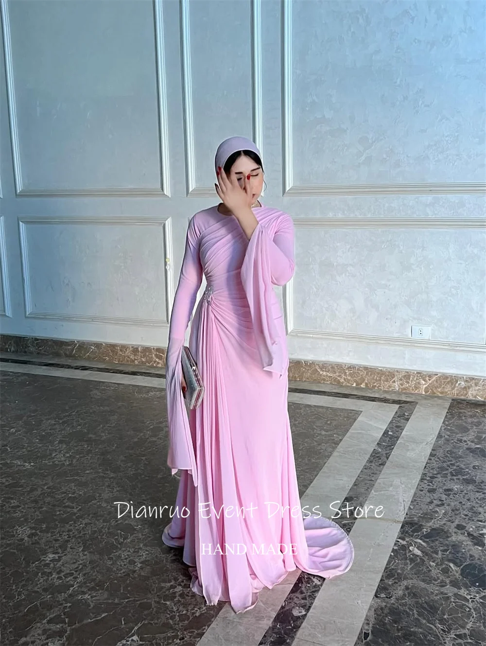 Dianruo Musulmano Rosa Piano Lunghezza Abito da Sera in Chiffon O Collo Abiti da Ballo Modesto Piega Flowy A Line Abiti da Fiesta Personalizzato