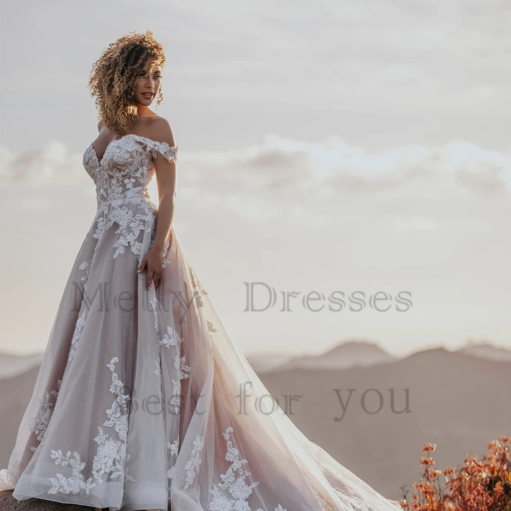 ชุดแต่งงานแบบสายเดี่ยวสีแชมเปญ แต่งลูกไม้แบบเปิดไหล่ สำหรับผู้หญิง ผ้าออร์แกนซ่า คอลเลคชั่นฤดูร้อน 2025 ชุดเจ้าสาวแบบใหม่ แต่งลูกไม้