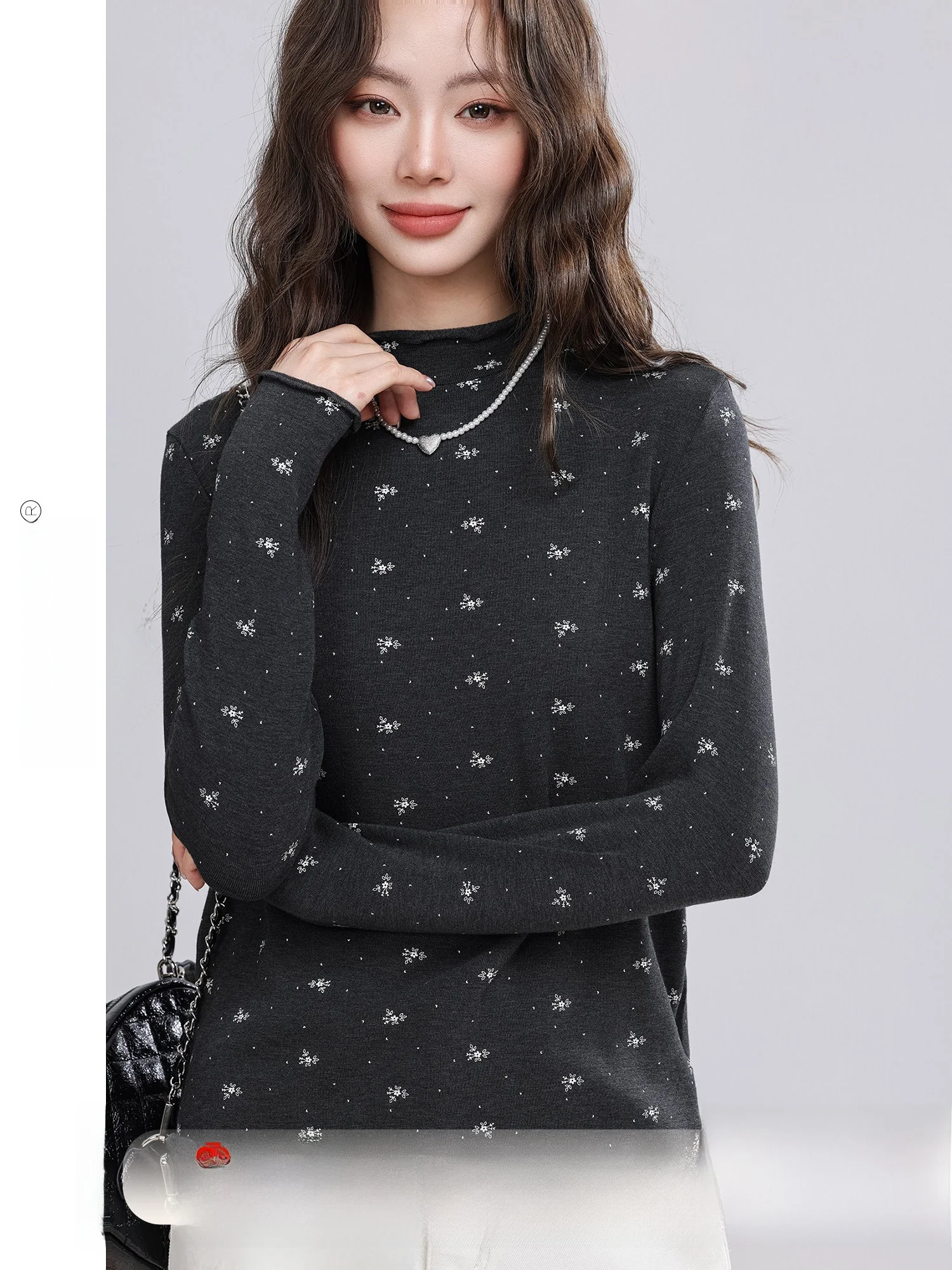 Nova Camiseta Feminina de Inverno Slim Fit com Bordado Floral, Camada Base Fluida, Estilo Coreano, Manga Longa e Gola Alta