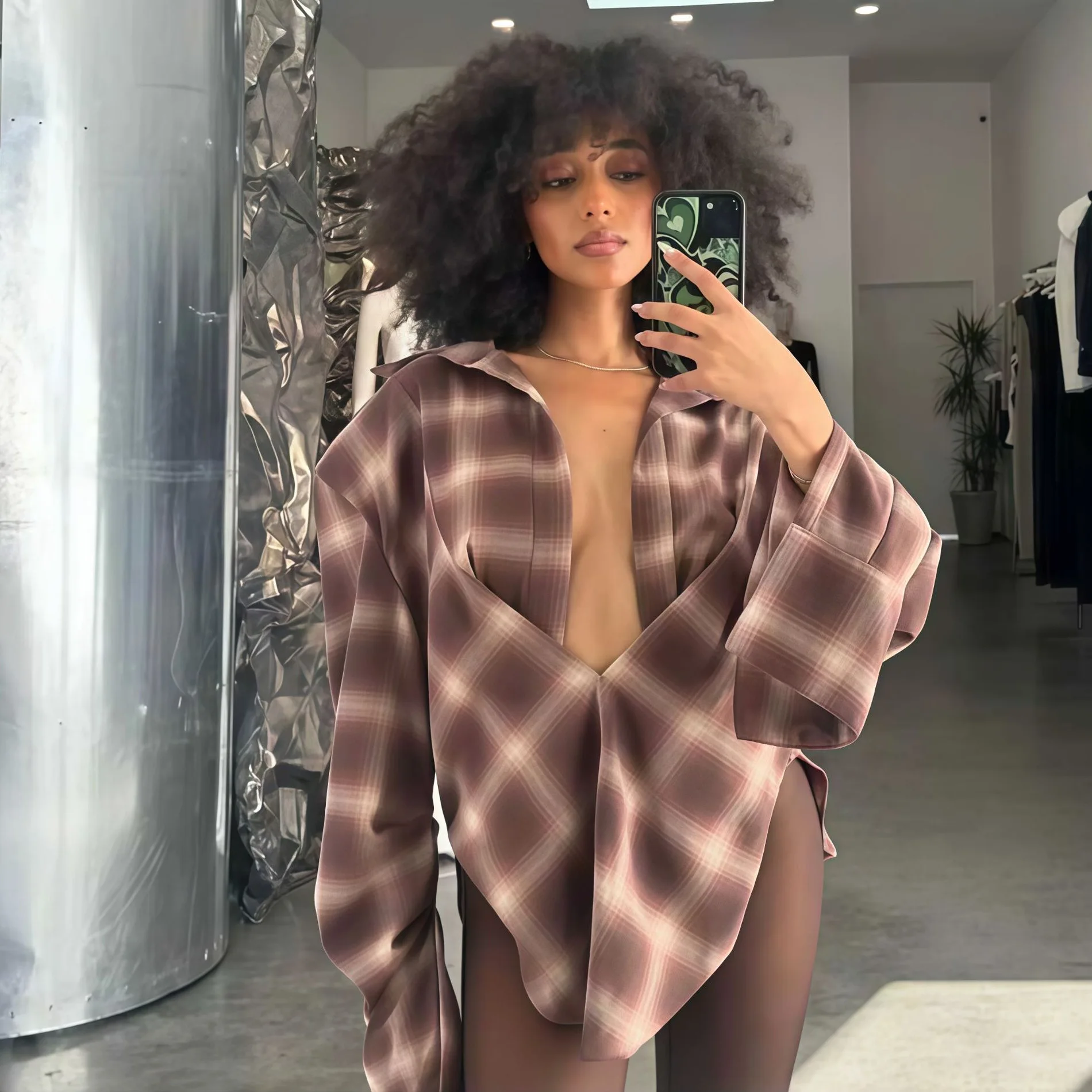 

Женская повседневная рубашка в клетку с низким воротником, длинными рукавами, приталенная, плиссированная, винтажная, шикарная, весенняя, 2026