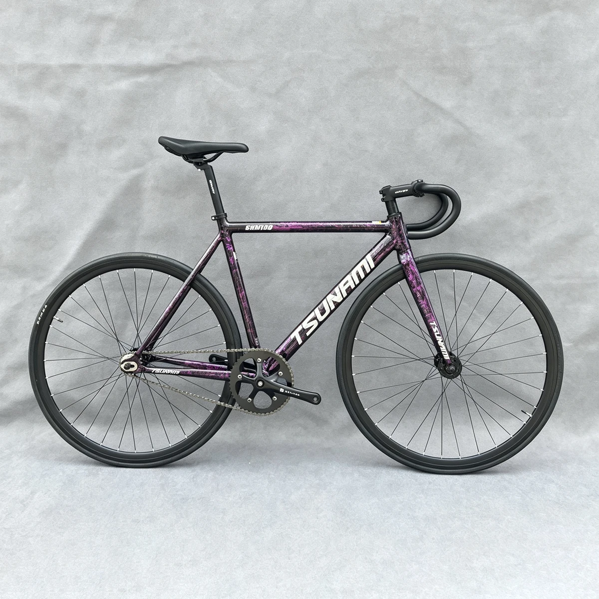 TSUNAMI SNM100 ピストバイク カメレオン白 52cm 特別割引