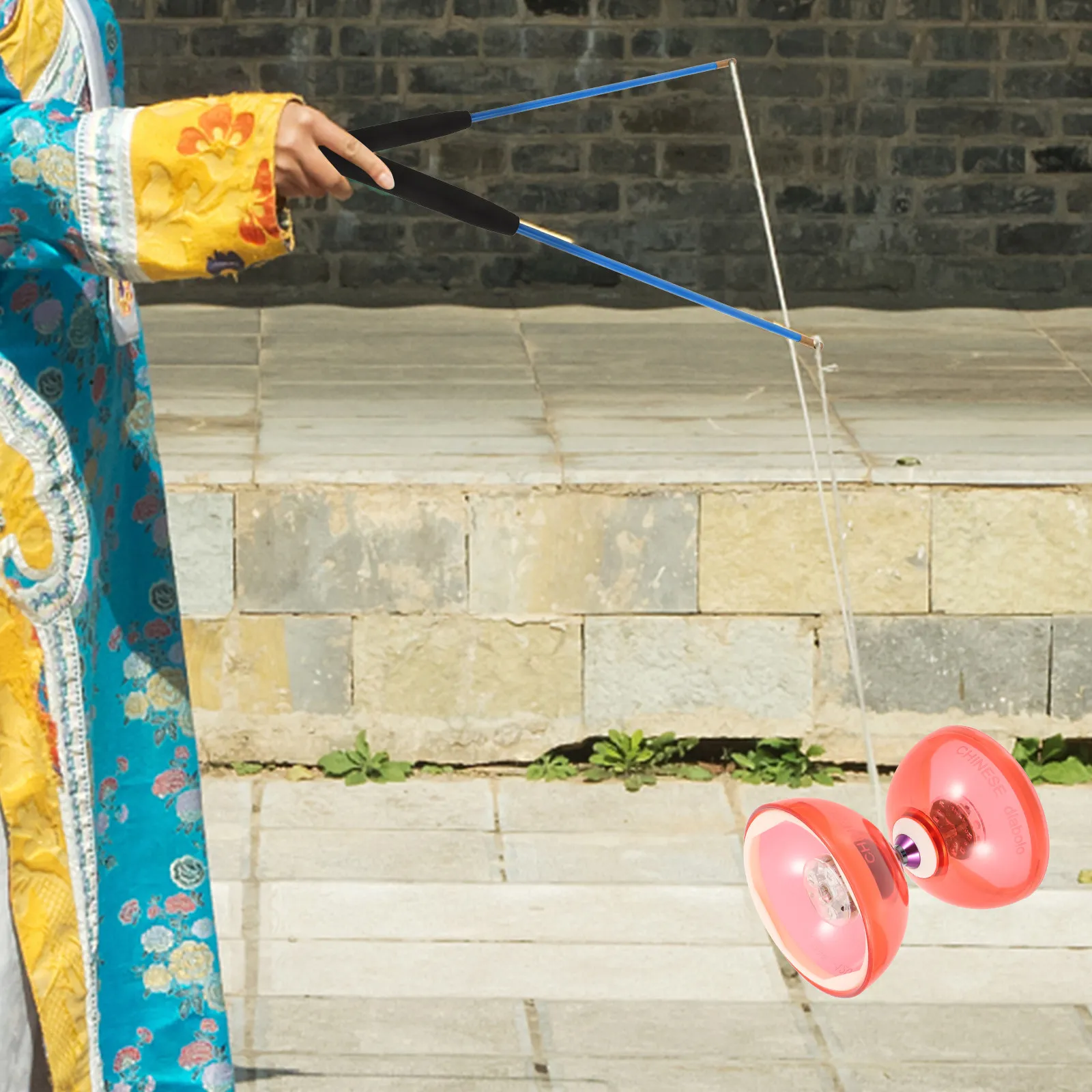 

Комплект из 2-х сменных ручек для диаболо: противоскользящие, цельные, легкие, с отверстиями для шнура