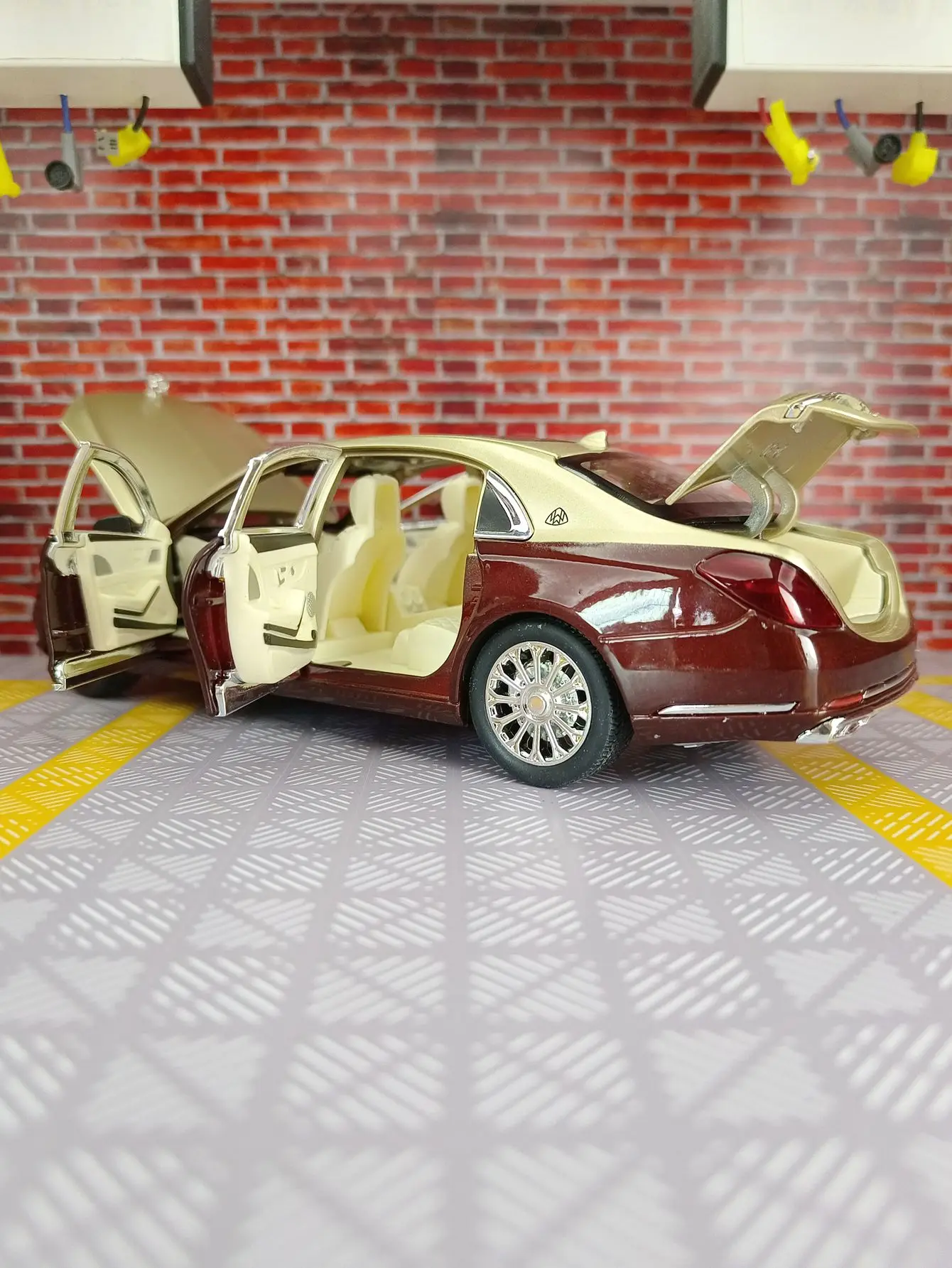 1:24 Mercedes Benz Maybach S600 zurückziehen Simulation Sound Licht Druckguss Modell auto Spielzeug Sammlung Kinder Geschenke