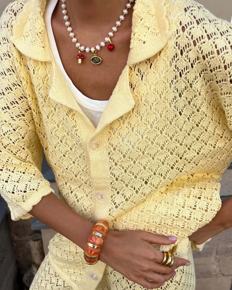 Set 2 Potong Rajutan Rajutan Berongga Atasan Kardigan Kancing Sebaris Setengah Lengan Kerah Lipat Musim Panas Wanita + Setelan Celana Pendek