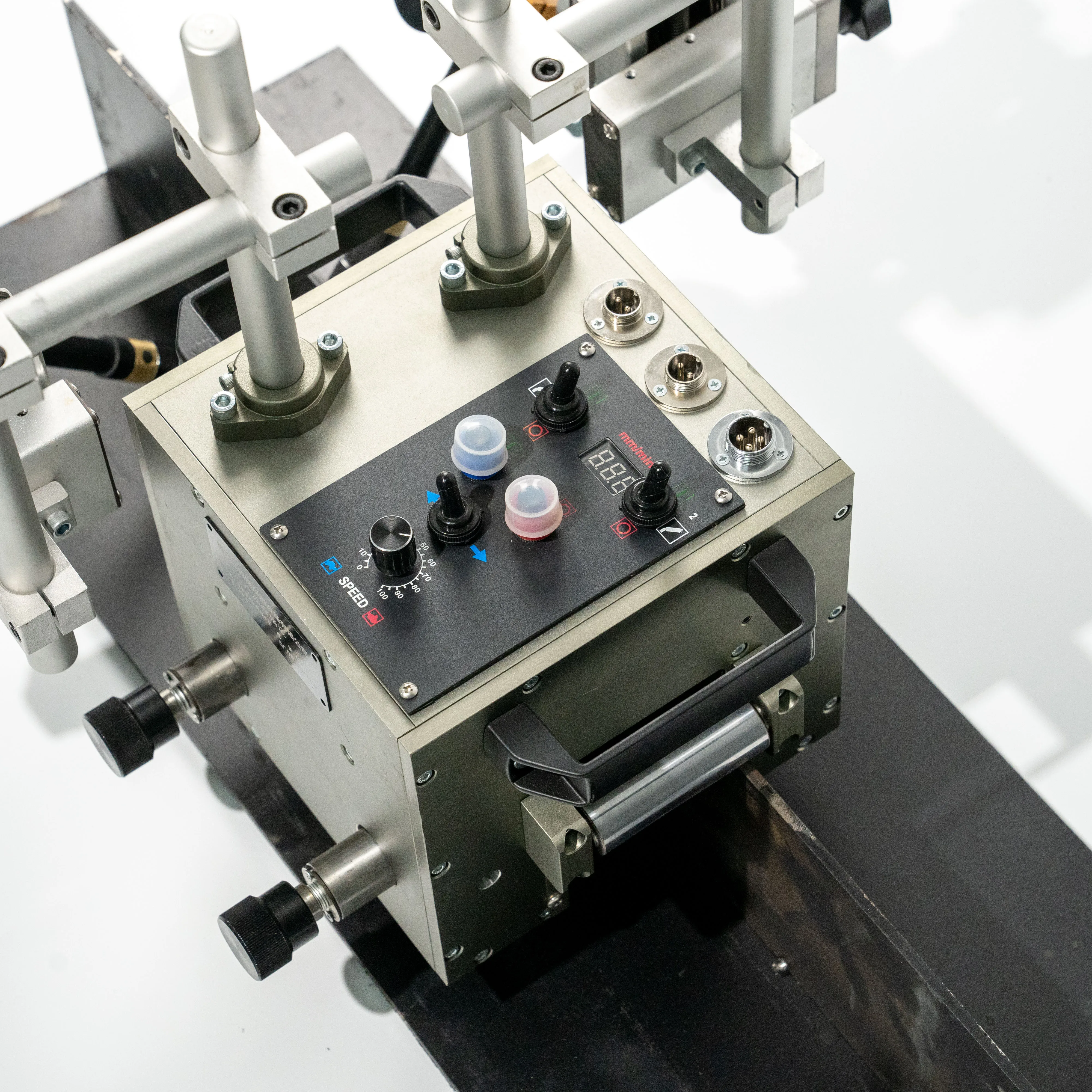 Automatic Oscillation Cabinet Welding Robot New Product with Box Corner Welding Equipment for Carriage Welding