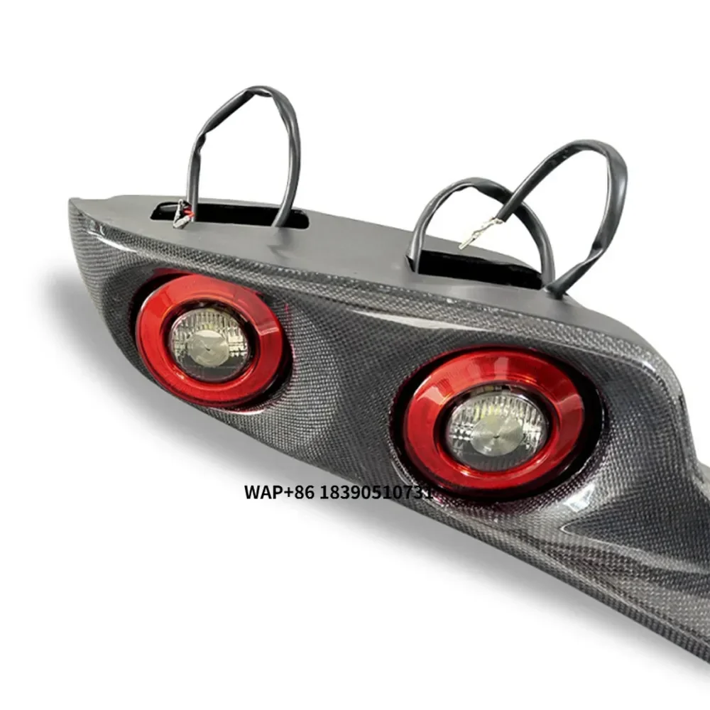 

Карбоновый спойлер-накладка на задний фонарь с LED-подсветкой для тюнинга автомобилей Mazda RX-7 FD3S (1992-2002) в стиле RE