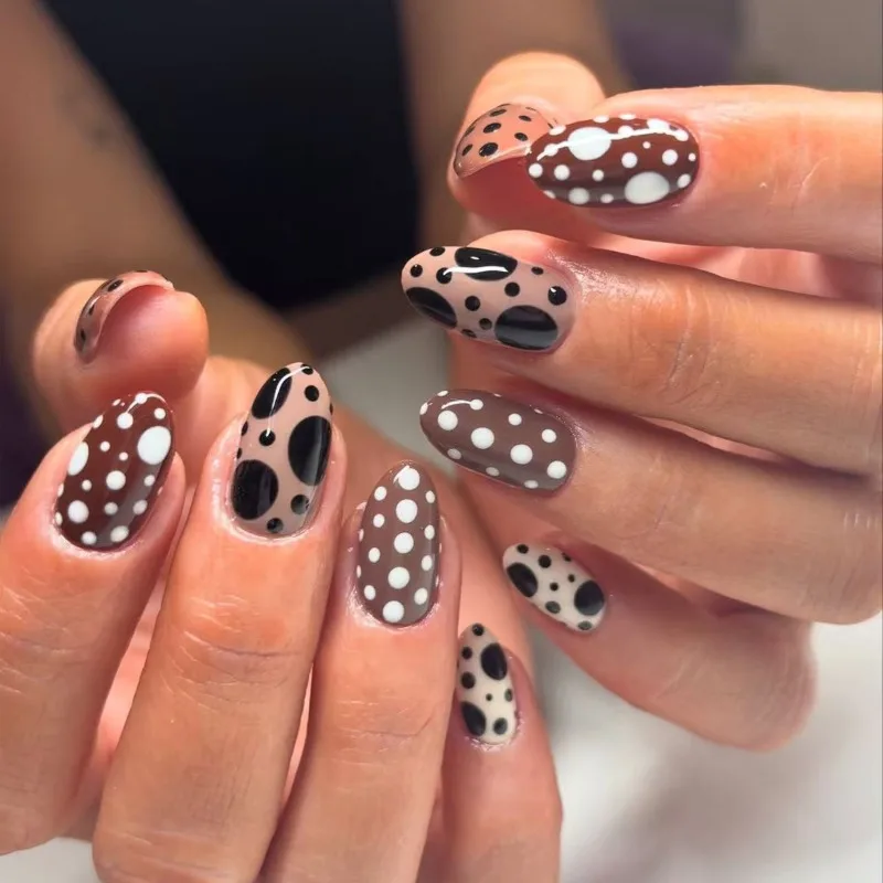 

24PCS Press on Nails Autumn Winter Coffee Brown Jumping Color False Nails Black White Polka Dot Fake Nails Cow Pattern Design네일