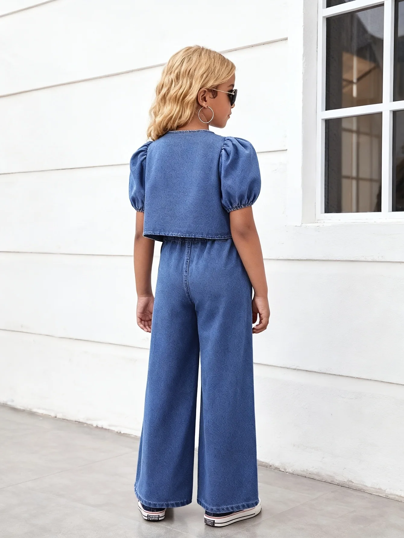 Breathable Kids Girls Two Piece Denim Set, Round Neck Puff Sleeve 3 Bow Decor Short Crop Top & High Waist Flowy Wide Leg Jeans f