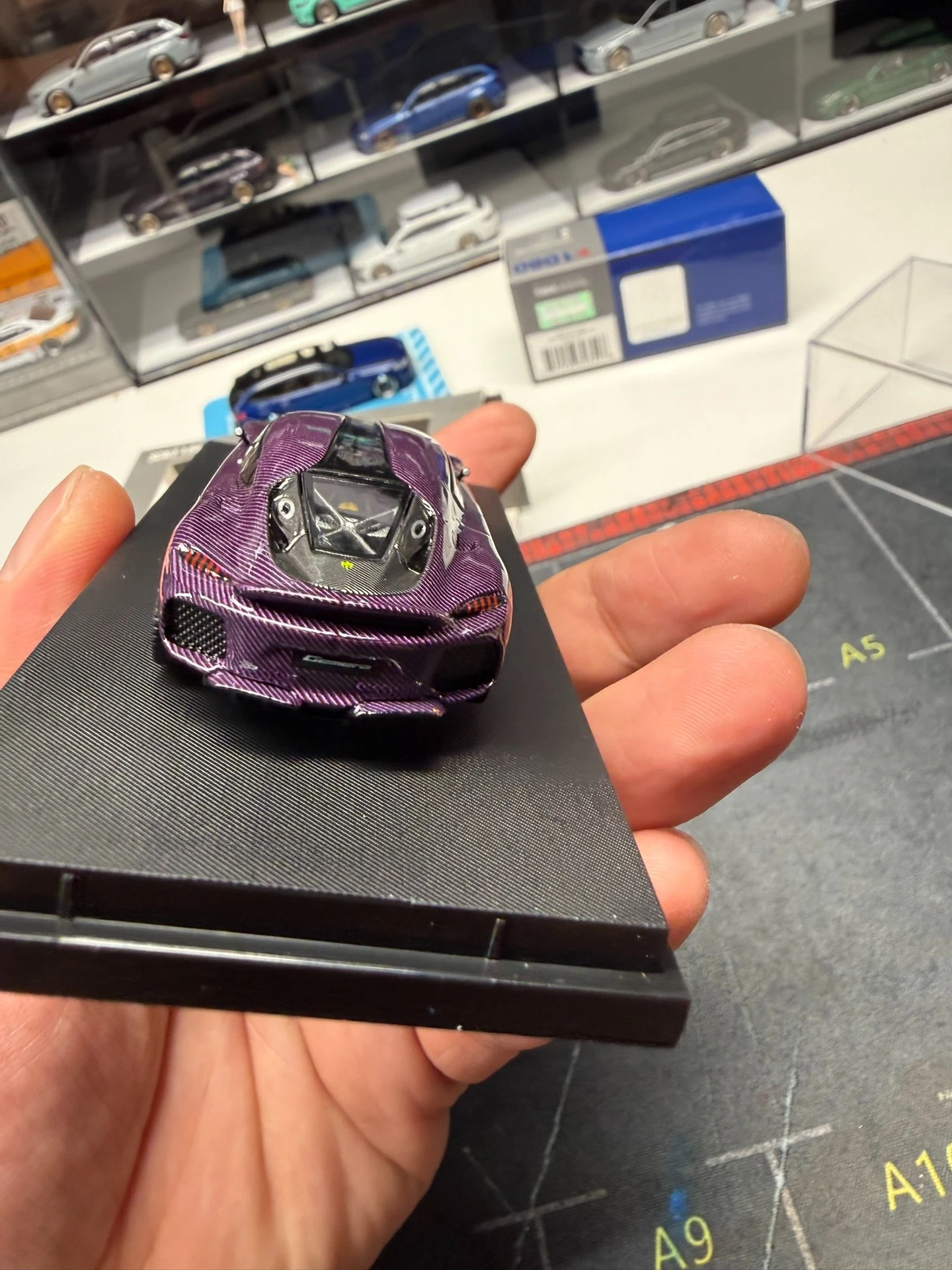 Diecast 1:64 Scale Gemera Classic Alloy Car Model view 3