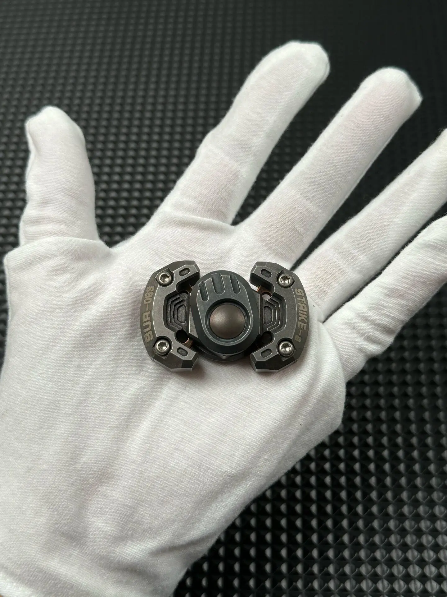 Used EDC Wan Wu Air Strike Robot Steel Copper Material EDC Decompression Toy