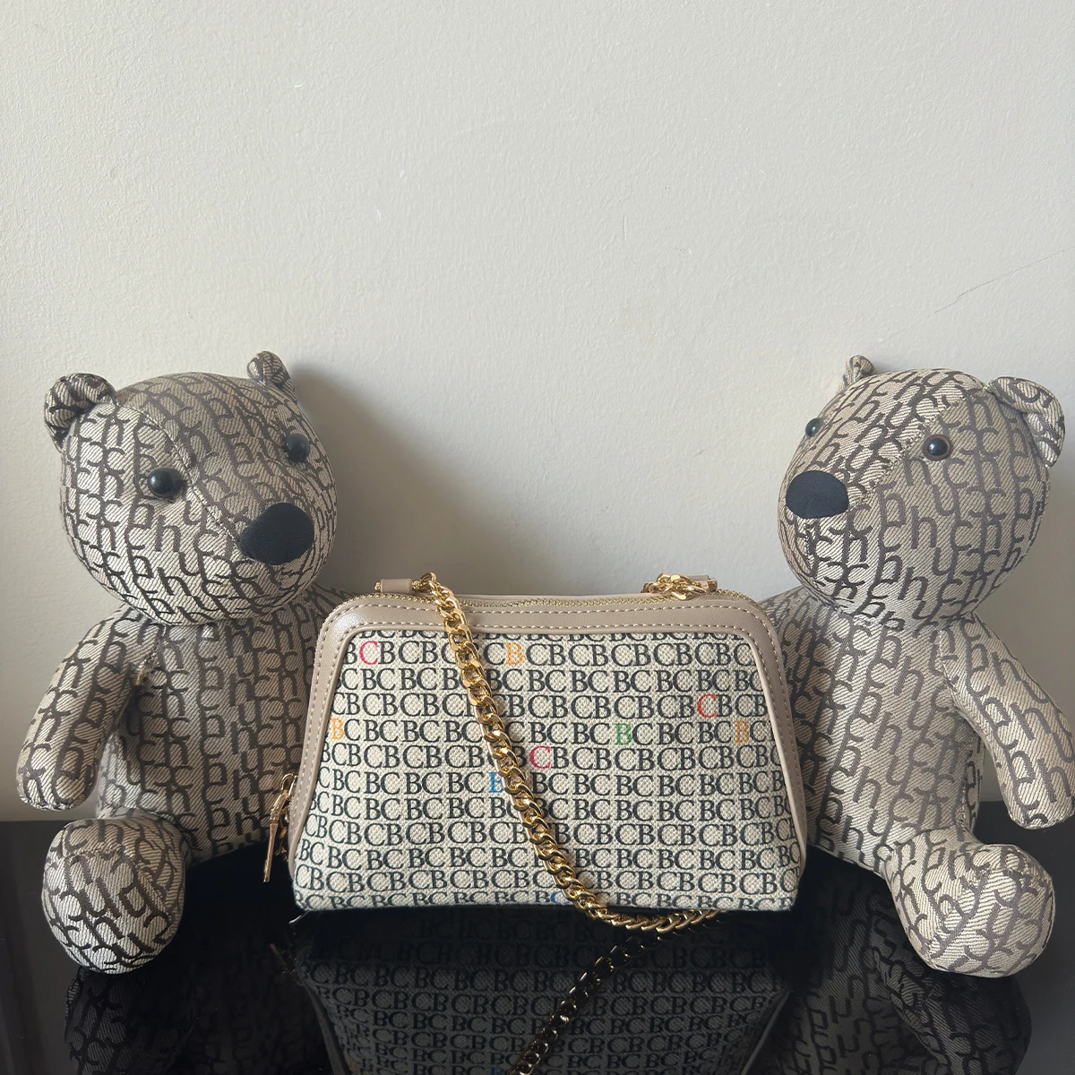 

CB Women's Shoulder Bag Elegant Temperament Style Women's Crossbody Letters Embossed Printing Design Daily Women's Commuter Bag